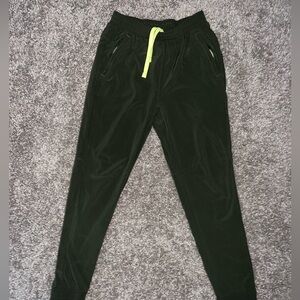 Boys All in Motion Recycled Lightweight Sports Pants Size Medium (8/10) in Green